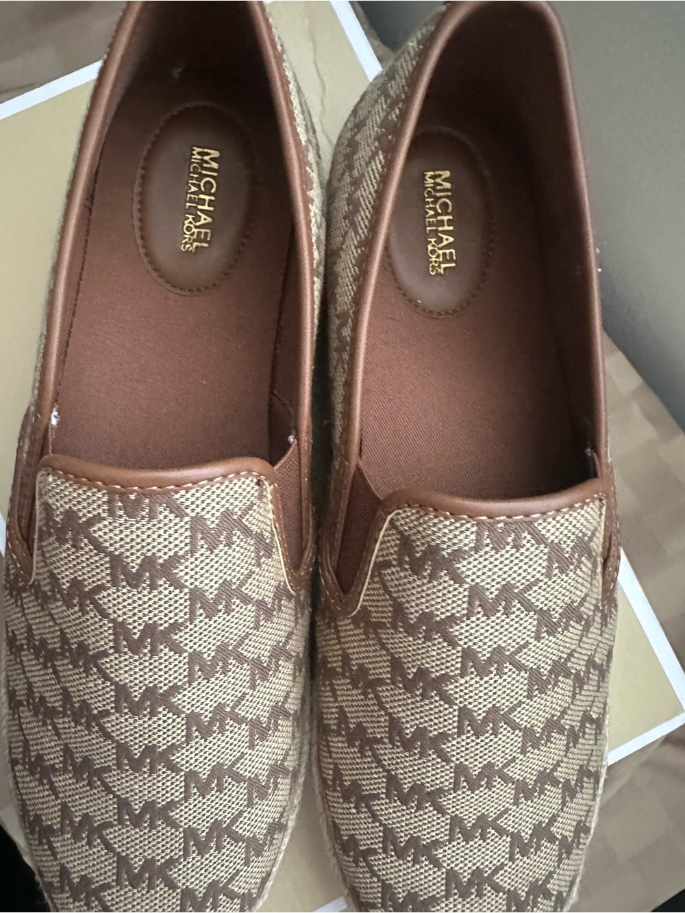 Michael Kors Tan & Brown MK Women’s Logo Slip-On Loafers - Size 11 - New in Box - Picture 4 of 5